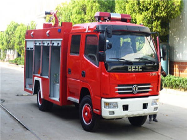 東風(fēng)多利卡水罐消防車(chē)