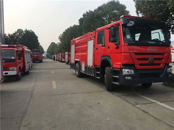 重汽水罐消防車(chē)-8噸水罐消防車(chē)