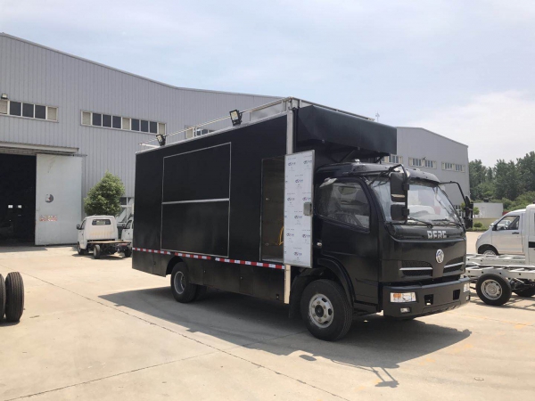 東風(fēng)多利卡炊事車(chē)