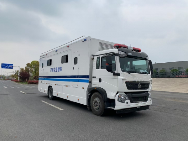 重汽豪沃通訊指揮車(chē)