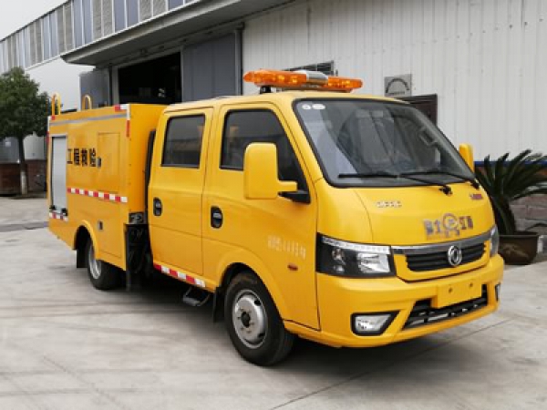 東風(fēng)途逸小型排水車(chē)