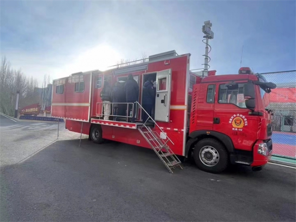 奔馳指揮消防車(chē)