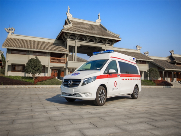 奔馳負壓救護車(chē)