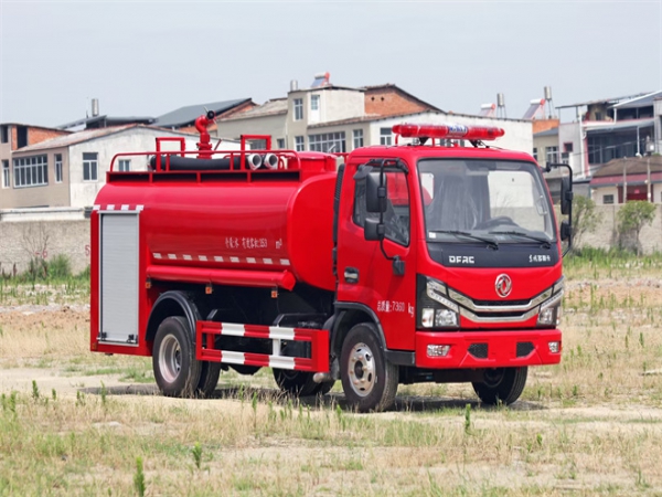 東風(fēng)天錦水罐消防車(chē)