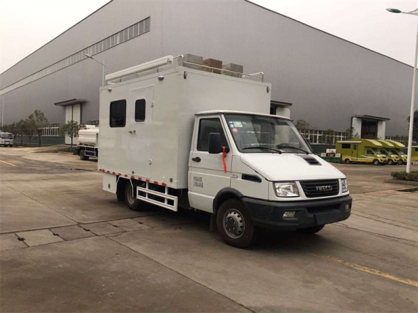 依維柯四驅炊事車(chē)