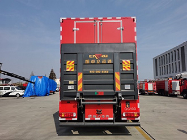 重汽大型器材消防車(chē)